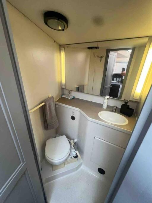Yacht "X" - 44 Foot Modern Yacht On 5 Star Ocean Village Marina - Minutes Away From City Centre And Cruise Terminals, Free Parking ,Spa Package Available! Southampton Eksteriør billede