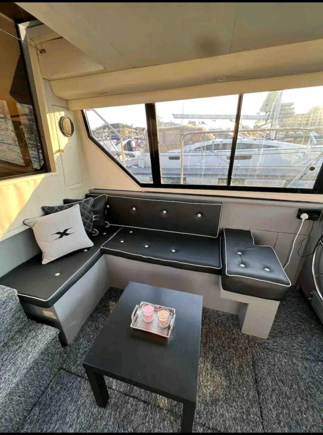 Yacht "X" - 44 Foot Modern Yacht On 5 Star Ocean Village Marina - Minutes Away From City Centre And Cruise Terminals, Free Parking ,Spa Package Available! Southampton Eksteriør billede