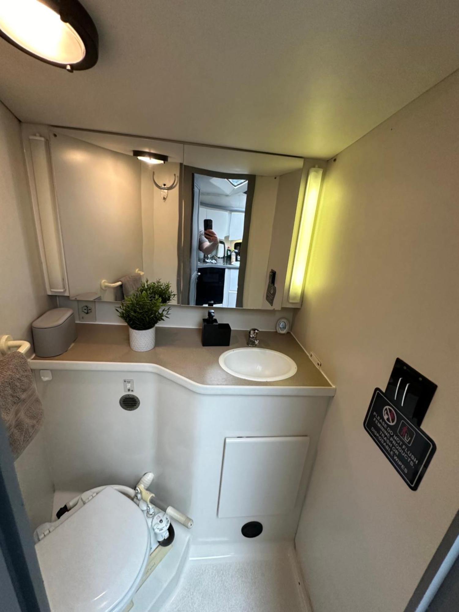 Yacht "X" - 44 Foot Modern Yacht On 5 Star Ocean Village Marina - Minutes Away From City Centre And Cruise Terminals, Free Parking ,Spa Package Available! Southampton Eksteriør billede