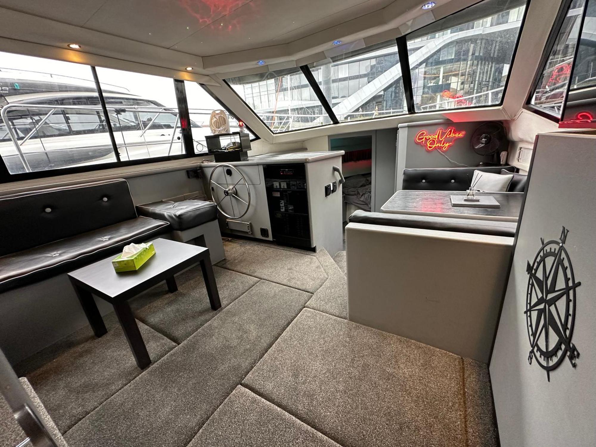 Yacht "X" - 44 Foot Modern Yacht On 5 Star Ocean Village Marina - Minutes Away From City Centre And Cruise Terminals, Free Parking ,Spa Package Available! Southampton Eksteriør billede