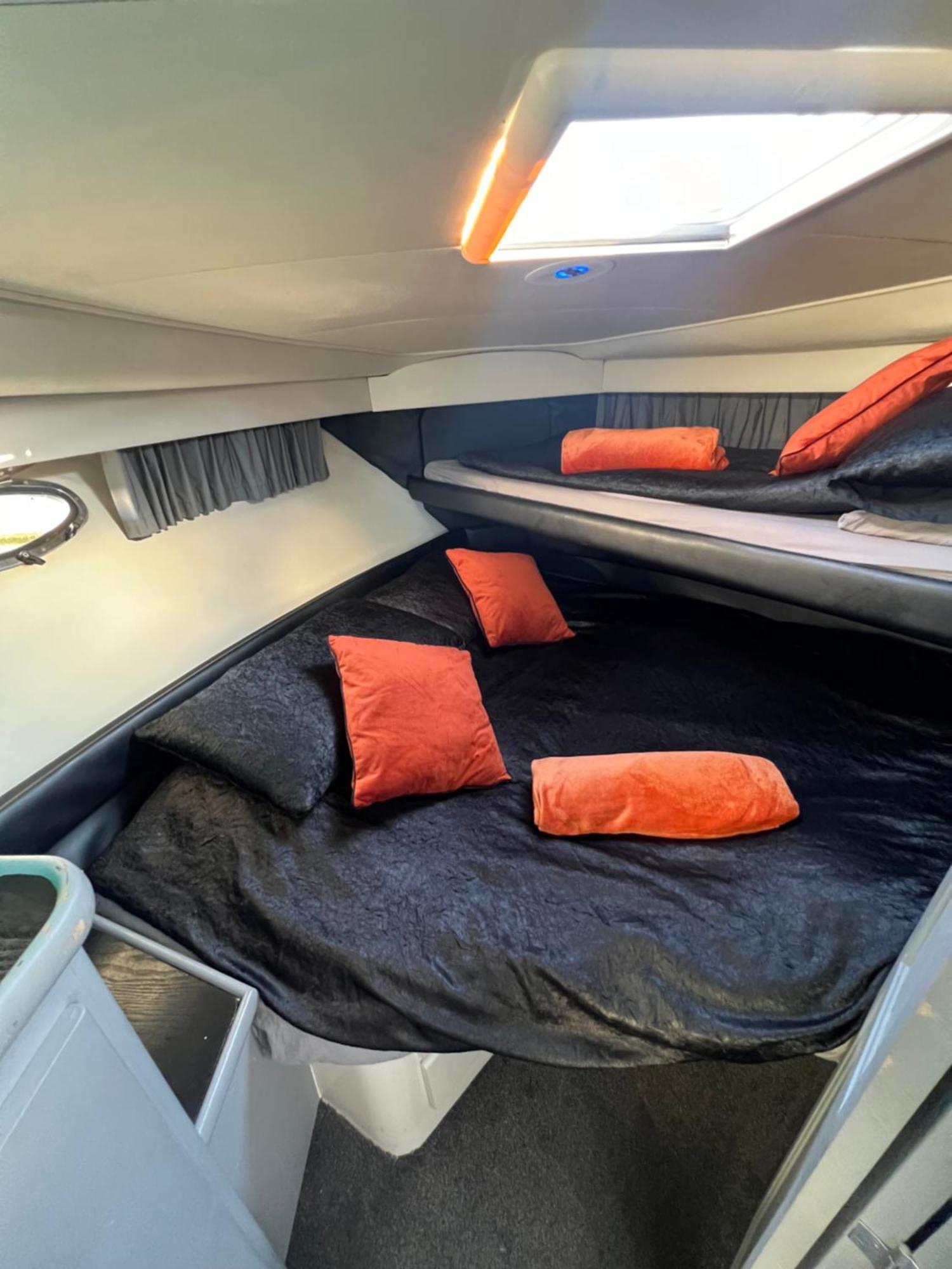 Yacht "X" - 44 Foot Modern Yacht On 5 Star Ocean Village Marina - Minutes Away From City Centre And Cruise Terminals, Free Parking ,Spa Package Available! Southampton Eksteriør billede