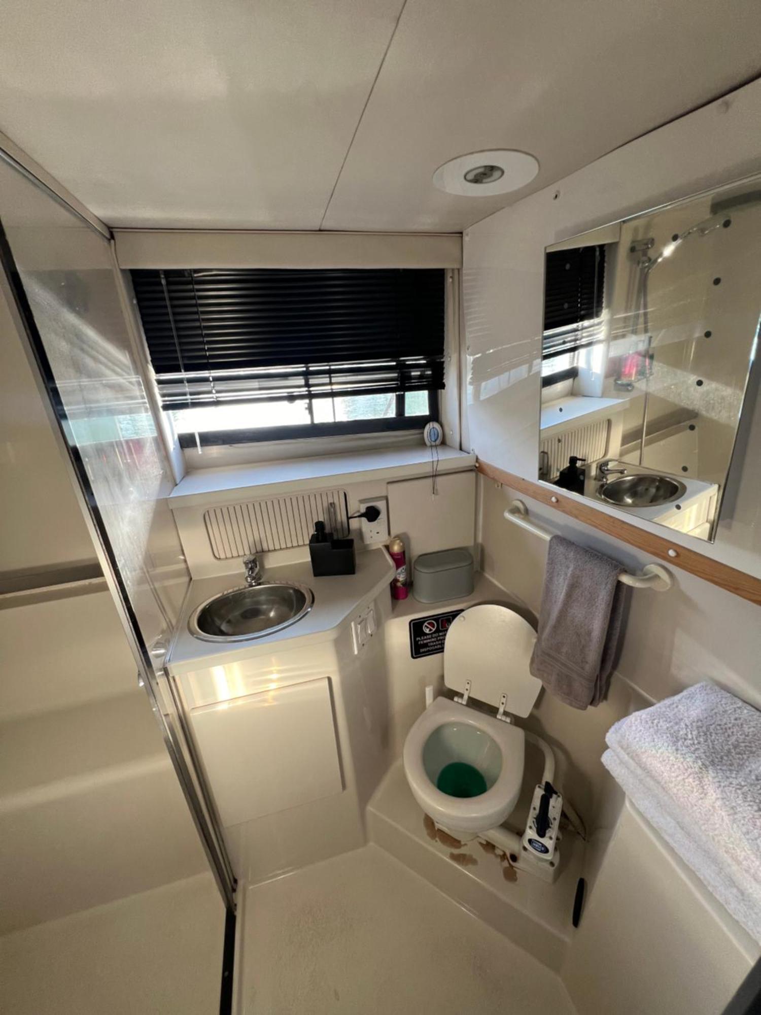 Yacht "X" - 44 Foot Modern Yacht On 5 Star Ocean Village Marina - Minutes Away From City Centre And Cruise Terminals, Free Parking ,Spa Package Available! Southampton Eksteriør billede